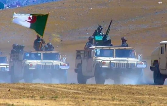 الجزائر تعلن مقتل جنديين وإصابة آخر في انفجار لغم