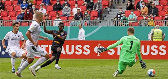 لايبزيج يجتاح ساندهاوزن برباعية في كأس ألمانيا