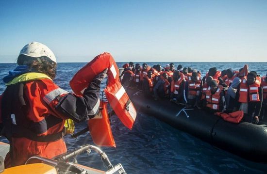 إيطاليا تخصص ملاذ آمن لسفينة إنقاذ مهاجرين
