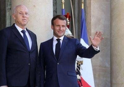 قيس سعيد وماكرون يبحثان الوضع السياسي في تونس