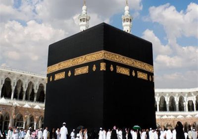  السعودية تبدأ أعمال الصيانة الدورية للكعبة المشرفة