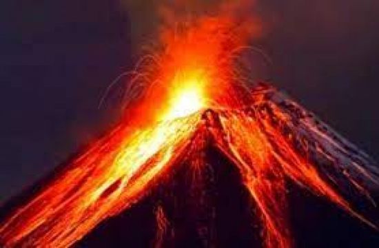 ثوران بركان جبل ميرابي بإندونيسيا