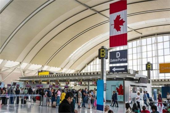 كندا تمدد حظر رحلات الركاب المباشرة من الهند