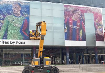 برشلونة يزيل صورة ميسي من أسوار "كامب نو"