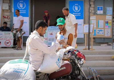 11506 أسر تتلقى مساعدات غذائية بوادي حضرموت