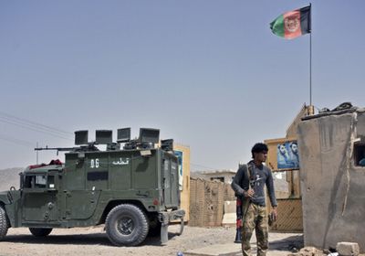 "طالبان" تهدد بمعاقبة من يخفي العسكريين الأفغان