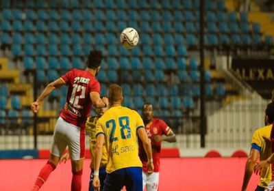 الإسماعيلي يعطل قطار الأهلي ويمنح الزمالك صدارة الدوري