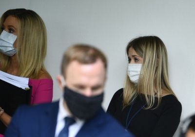 كاليفورنيا تجبر المعلمين وموظفي المدارس على أخذ تطعيم كورونا