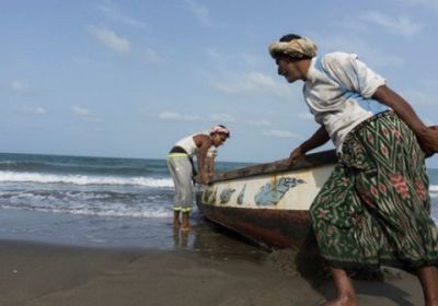 تحذيرات لصيادي سقطرى من سرعة الرياح وارتفاع الموج