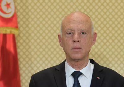 الرئيس التونسي يأمر بإنهاء مهام والي بنزرت