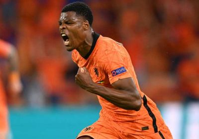 دومفريز يصل إنتر ميلان لإعلان الانضمام الرسمي