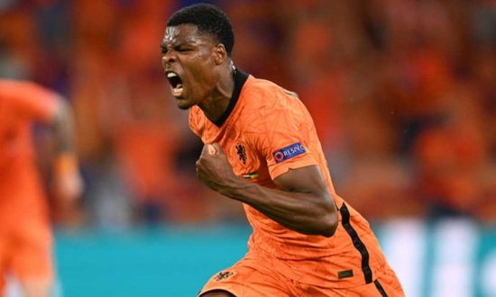 دومفريز يصل إنتر ميلان لإعلان الانضمام الرسمي