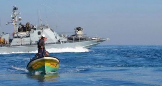  الاحتلال يطلق الرصاص على مراكب صيد فلسطينية