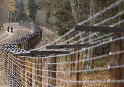  فرار 30 مهاجرًا من معسكر للاجئين في ليتوانيا