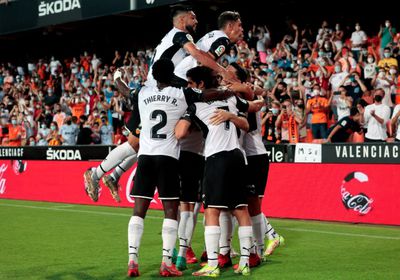 فالنسيا يتخطى خيتافي بعشرة لاعبين في افتتاحية الليجا