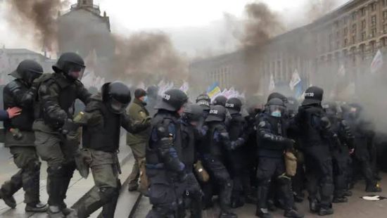  أوكرانيا: اشتباكات بين الشرطة والمتظاهرين بالعاصمة