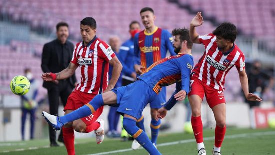 بيكيه يخفض راتبه لتسجيل لاعبين جدد ببرشلونة