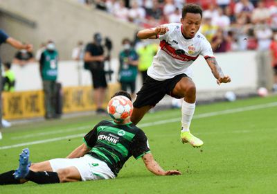  شتوتجارت يستعرض أمام جرويتر فورت بخماسية