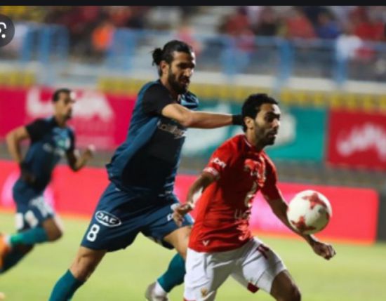 الأهلي يهزم إنبي بثنائية ويستمر في مطاردة الزمالك