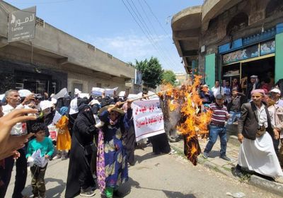 مسيرتان للمطالبة بالقصاص لضحايا مليشيا الشرعية في تعز