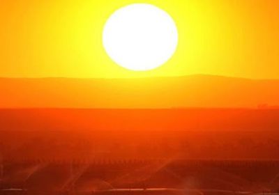 طقس حار على السواحل والمناطق الصحراوية غدًا