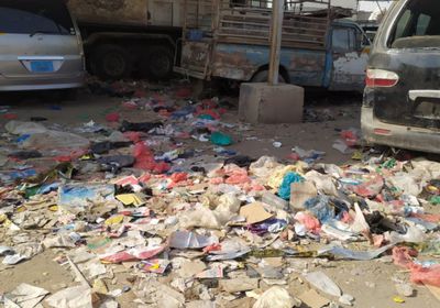النفايات تحاصر مدرستي النعج والثورة بالحوطة