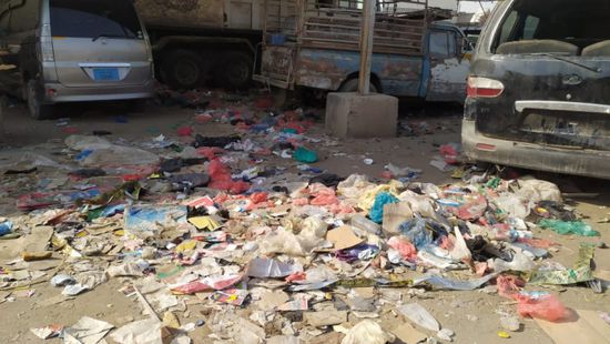 النفايات تحاصر مدرستي النعج والثورة بالحوطة