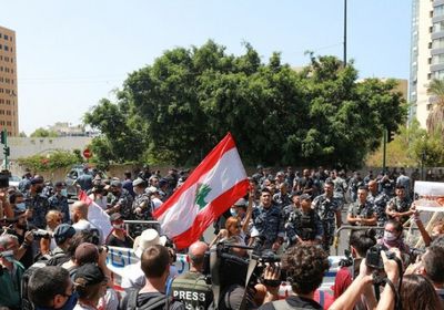 لبنان: مواجهات بين الشرطة ومحتجين أمام منزل ميقاتي