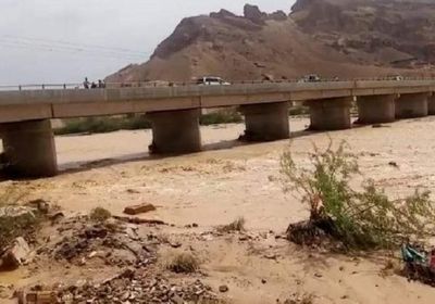 "صعيد باقادر" تناشد "الانتقالي" ترميم الطريق العام