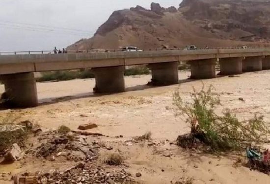 "صعيد باقادر" تناشد "الانتقالي" ترميم الطريق العام