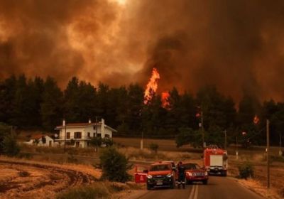 اليونان: إخلاء 3 قرى بعد نشوب حريق غابات