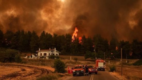 اليونان: إخلاء 3 قرى بعد نشوب حريق غابات