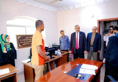 الزُبيدي يتفقد دوائر "أمانة الانتقالي" ولجان الجمعية الوطنية