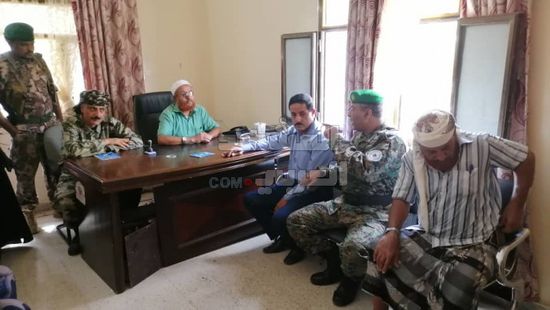 الشقي يطمئن على فحص بيانات طالبي بطاقات الهوية في أبين