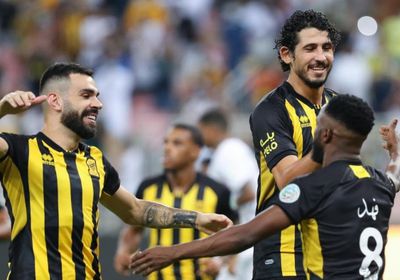 اتحاد جدة يستعيد توازنه بثلاثية في شباك الرائد