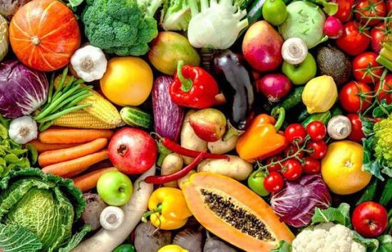 استقرار أسعار الخضروات والفواكه بأسواق عدن اليوم الثلاثاء