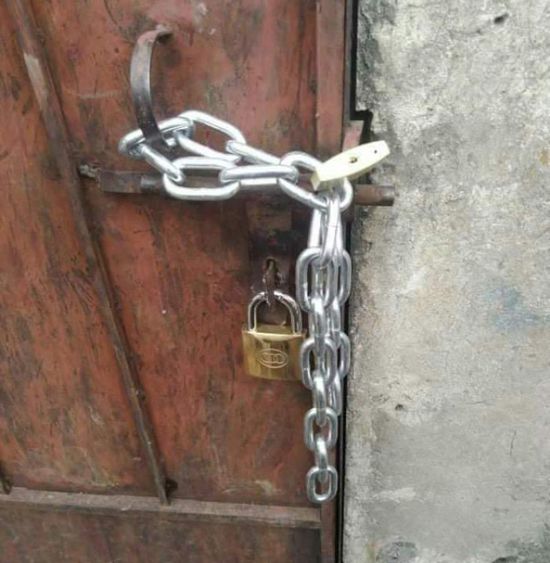 قيادي حوثي يعطل مشروع مياه في إب