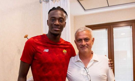 أبراهام عقب انضمامه للذئاب: جئت أساعد روما في حصد البطولات