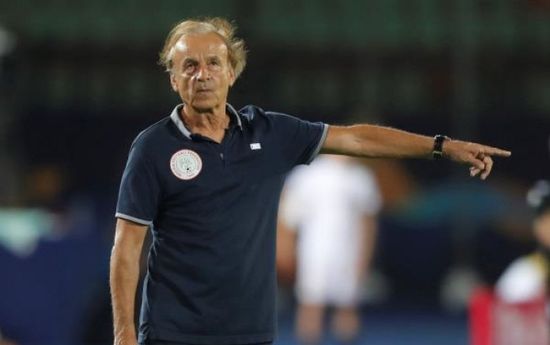 قبيل القرعة.. مدرب نيجيريا: الجميع يتجنب مواجهة مصر