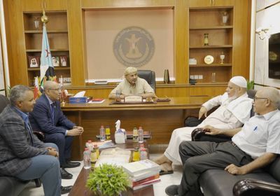 رئيس الانتقالي يثمن جهود توثيق تاريخ الجنوب