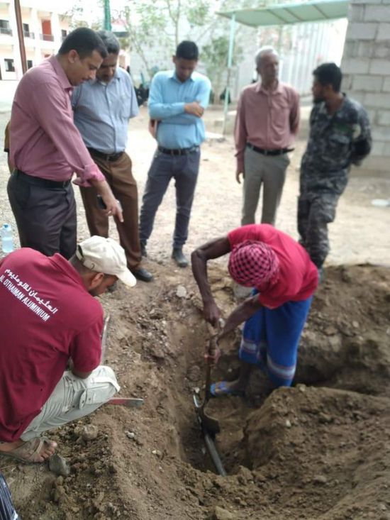 كهرباء عدن تتكفل بإعادة التيار لمدرسة بالممدراة