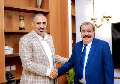 عائدًا من رحلة علاجية.. الزُبيدي يستقبل بن بريك