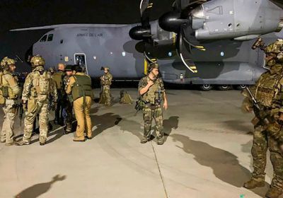 إجلاء 5000 دبلوماسي وموظف من أفغانستان