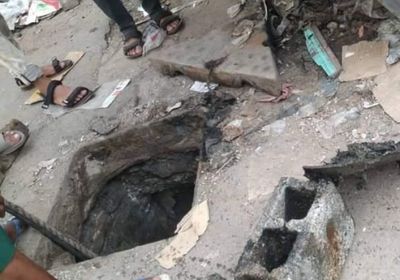 تصفية انسدادات الصرف الصحي في الشيخ عثمان