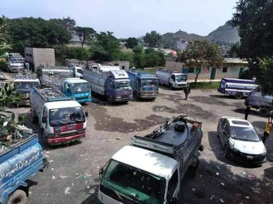 نافذون يتقاسمون مدرسة بإب: ورشة ومخزن وقود وموقف شاحنات