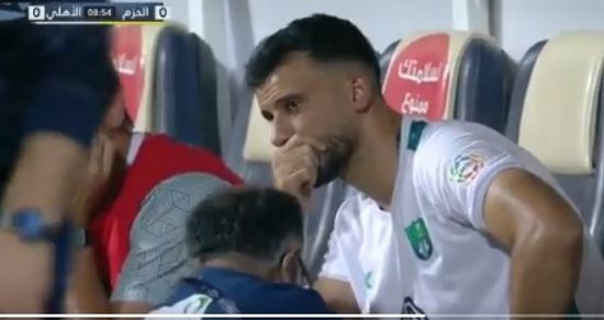 السومة يبكي بعد خروجه مصابا في لقاء الحزم