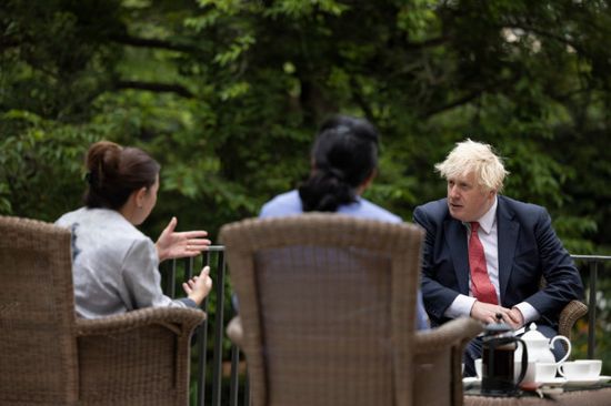  جونسون يلتقي المتعاونين الأفغان في لندن