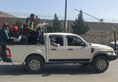 "طالبان" تحتجز 150 هنديًا قرب مطار كابول