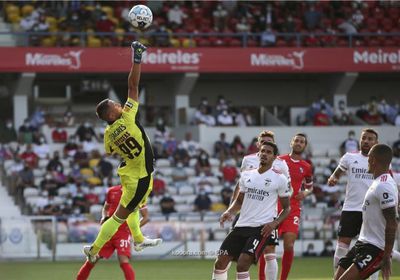  بنفيكا ينفرد بصدارة الدوري البرتغالي بثنائية في فيسنتي
