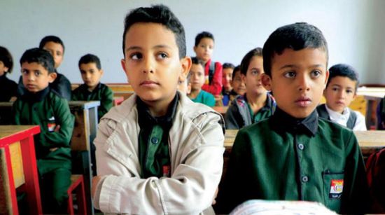 الشرق الأوسط: مليشيا الحوثي تنشر الأفكار الخمينية بالمدارس